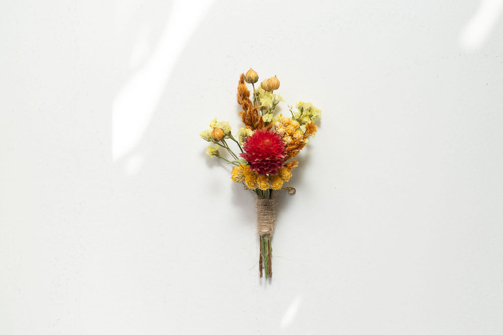 Boutonnière en fleurs séchées pour cérémonie - BRÉHAT