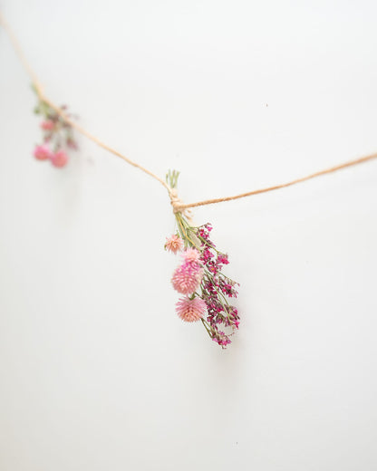 Guirlande murale de fleurs séchées - LA VIE EN ROSE