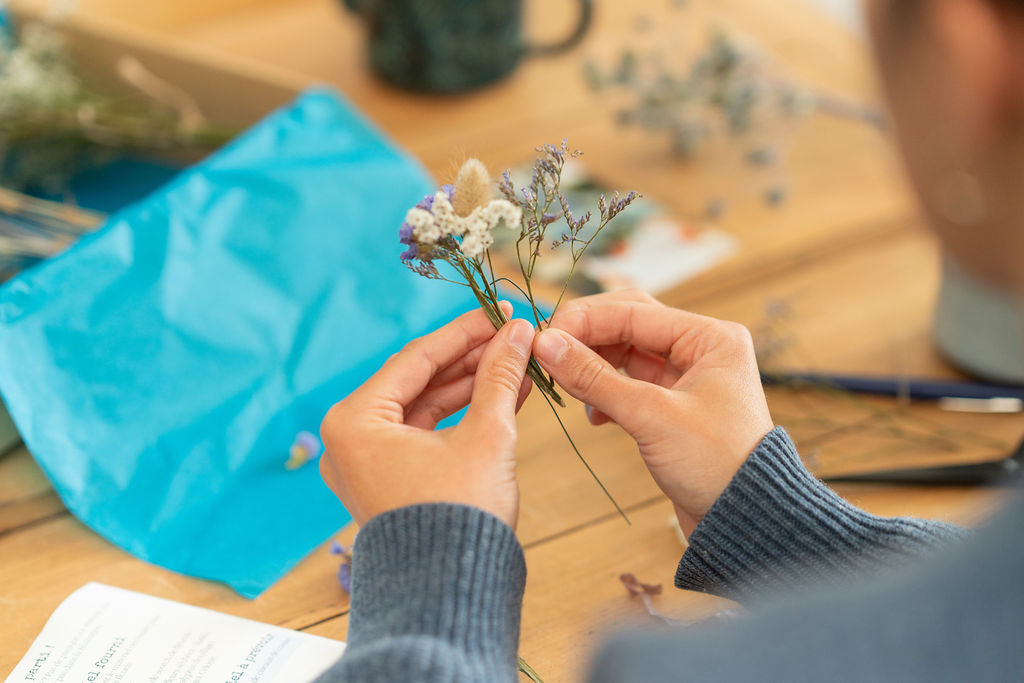 Kit à réaliser DIY - 10 Pics à chignon en fleurs séchées - Bleu
